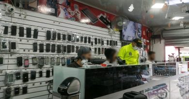 En San Vicente del Caguán Policía interviene local comercial de compra, venta y reparación de celulares. En San Vicente del Caguán Policía interviene local comercial de compra, venta y reparación de celulares.
